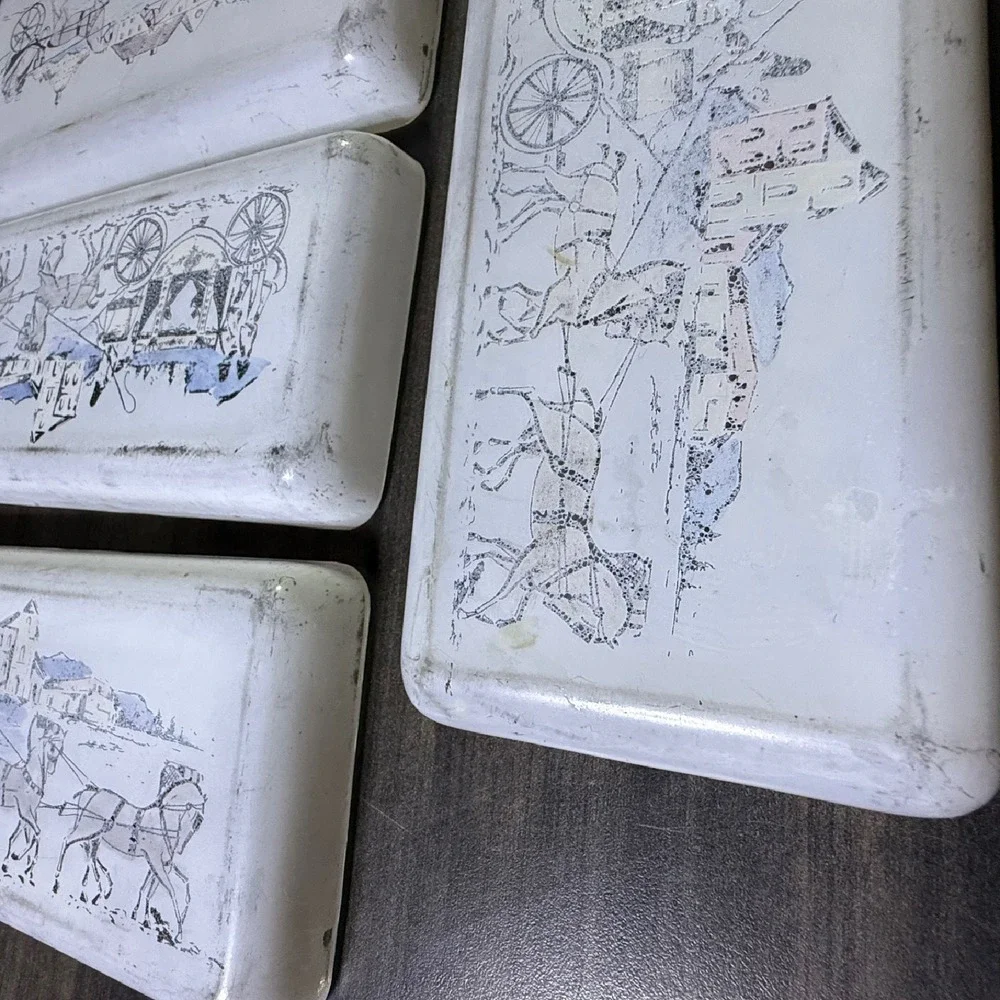 Vintage‎ Glass Dresser Trays Set of 4 Horse Drawn Carriage Trinket Dishes